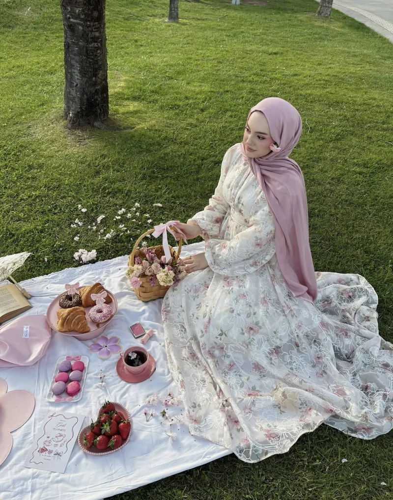 gentle glow aesthetic ramzan girls dp with peaceful expression
