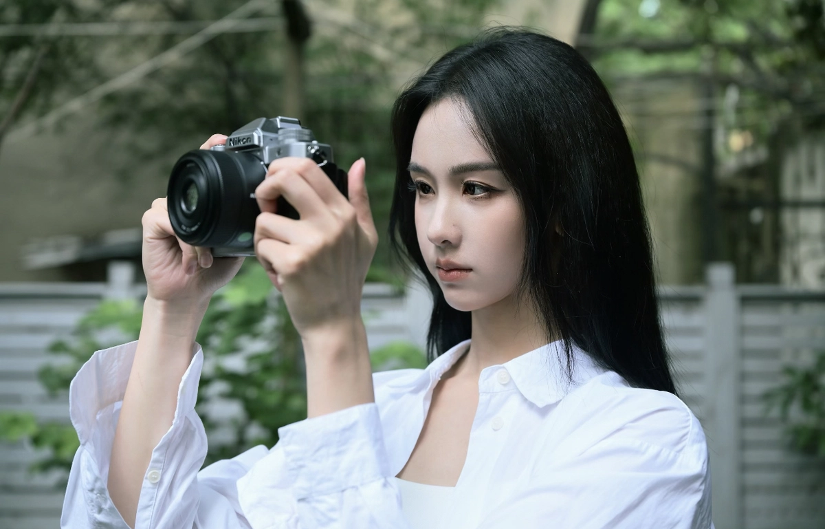 girls dp with camera thumbnail
