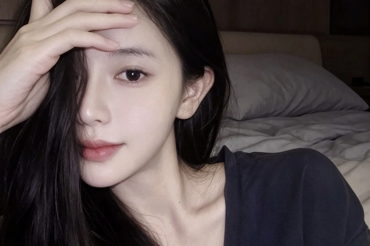 half face girl dp thumbnail