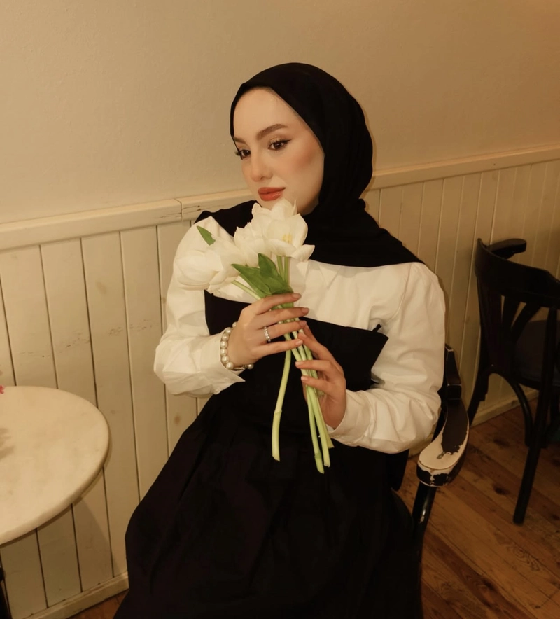 minimal modest style ramzan girls dp with clean peaceful vibe