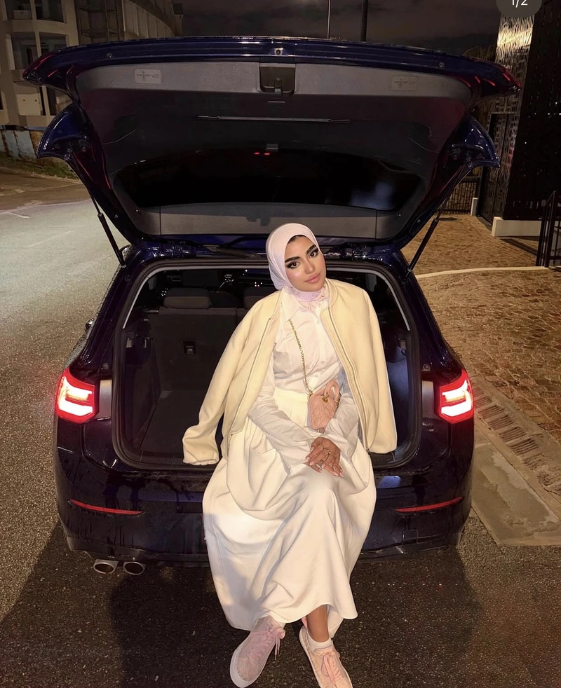ramzan girls dp calm spiritual mood with soft light glow