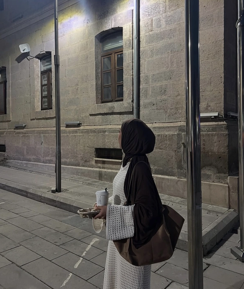 ramzan girls dp elegant modest style with gentle glow vibe