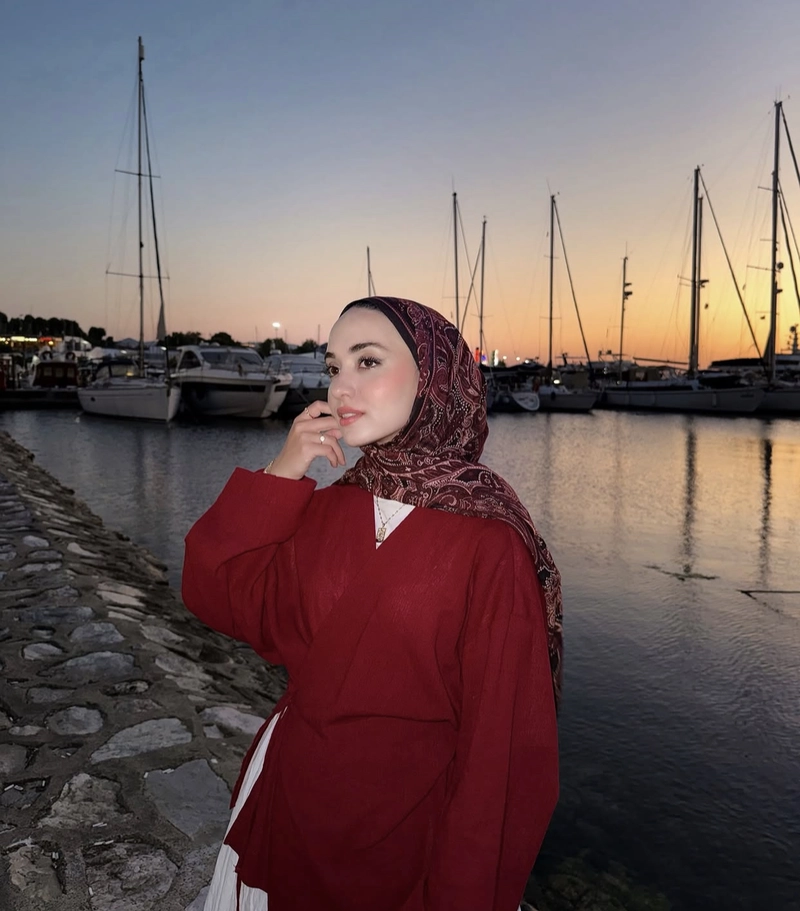 ramzan girls dp quiet prayer scene with peaceful heart vibe