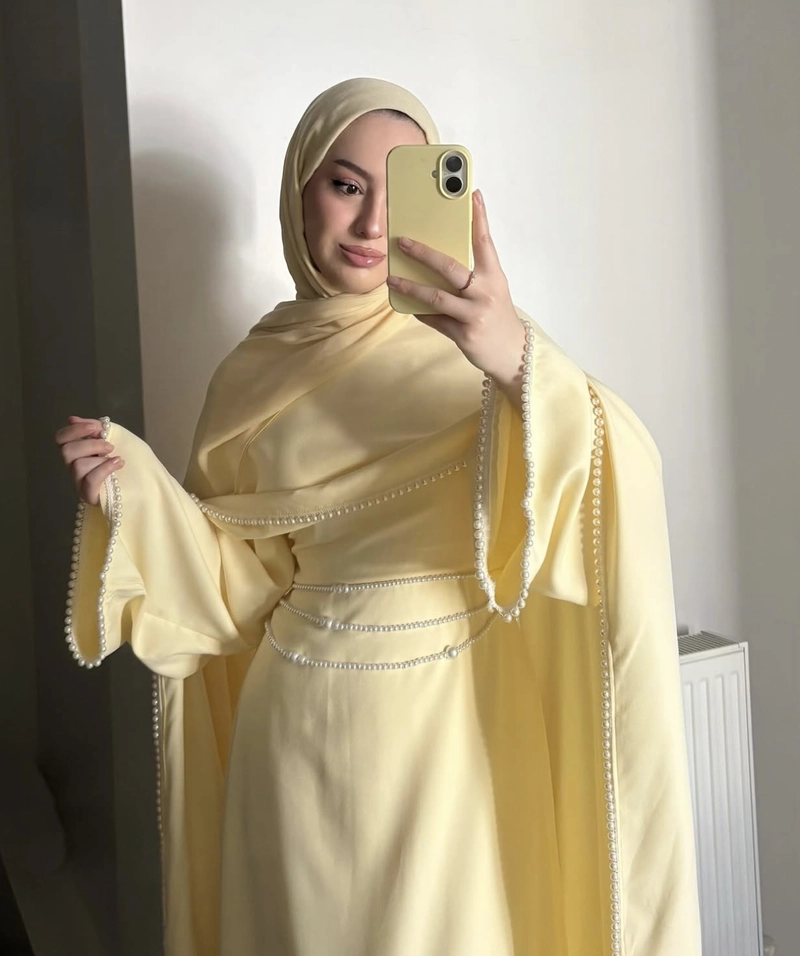 serene calm mood ramzan girls dp with soft hijab style