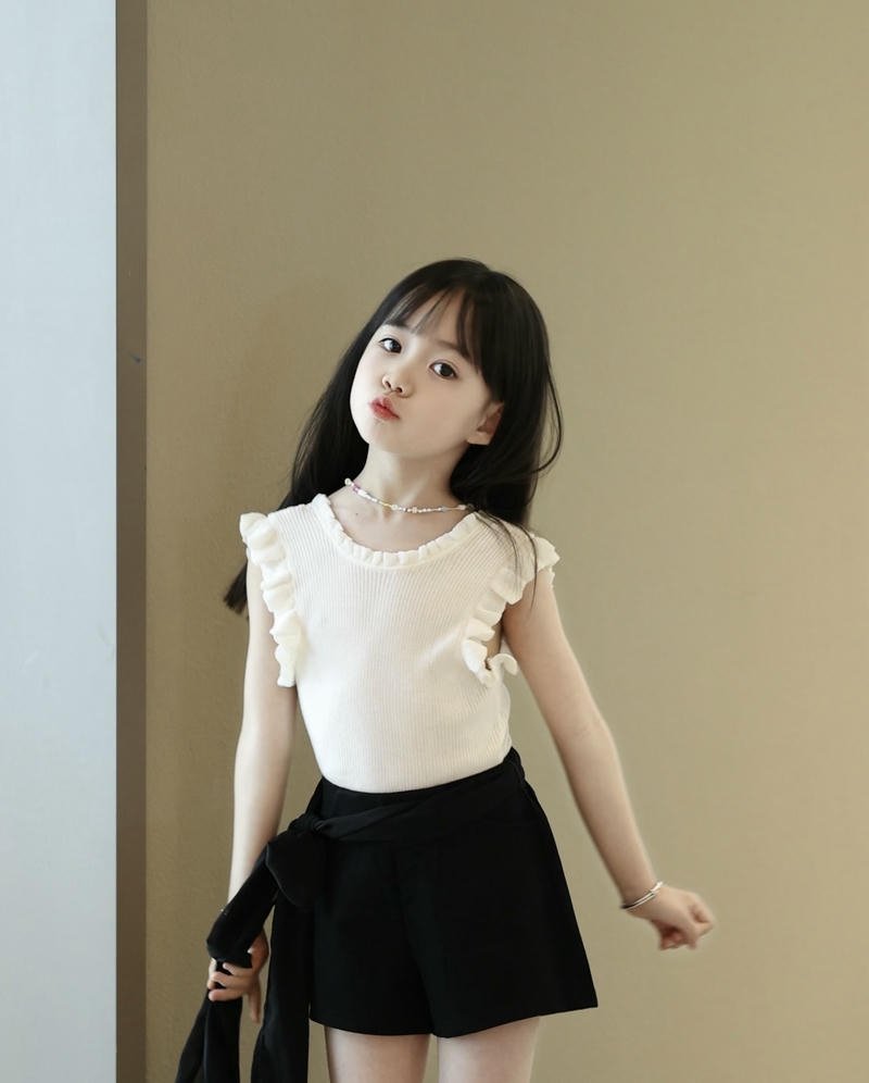 Baby doll inspired small girl dp with classy themes