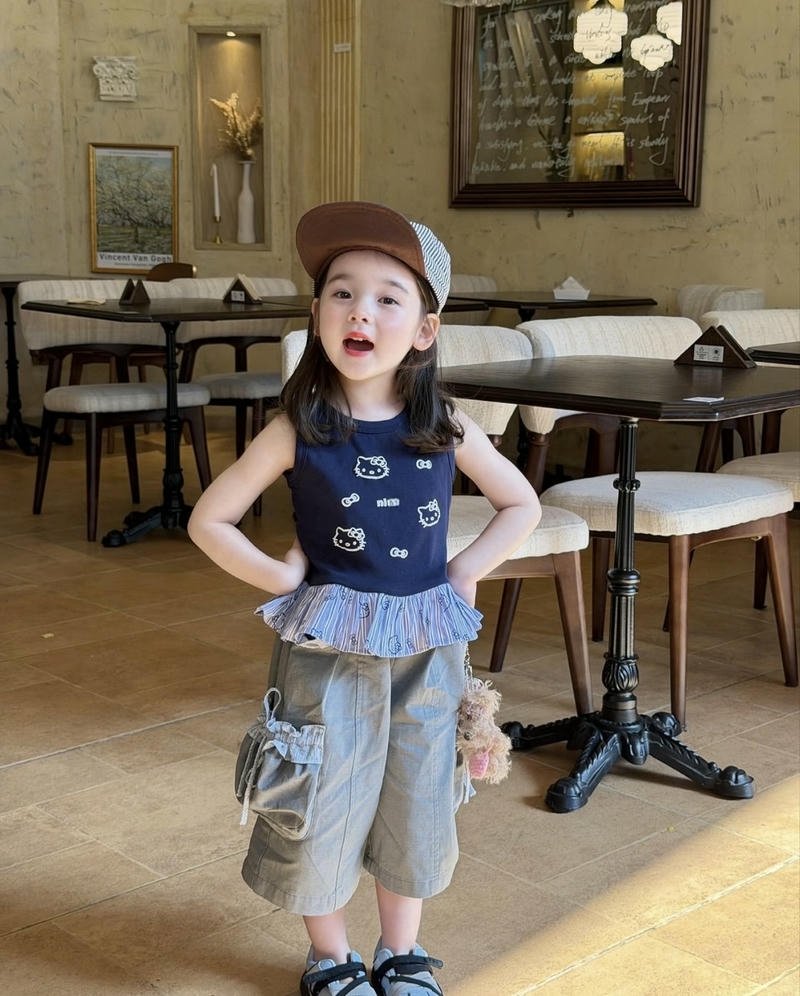 Choco milk aesthetic small girl dp with cozy vibes