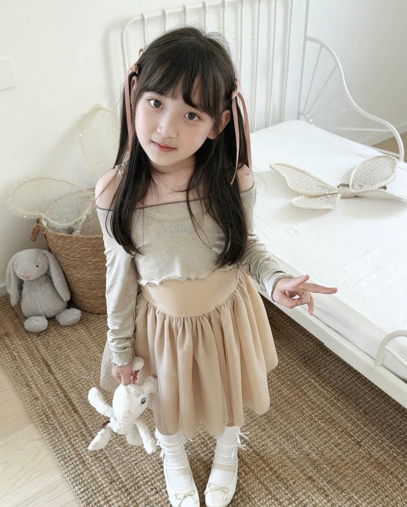 Cute cupcake mood small girl dp with pastel vibes