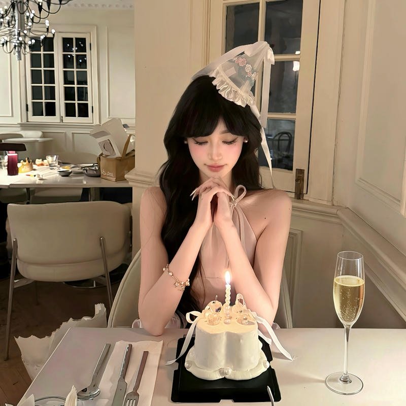 Cute dreamy lights birthday girl dp for instagram users