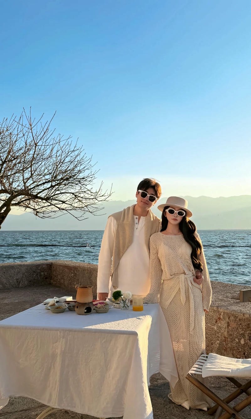 Dreamy sunset atmosphere girls and boys dp for couples