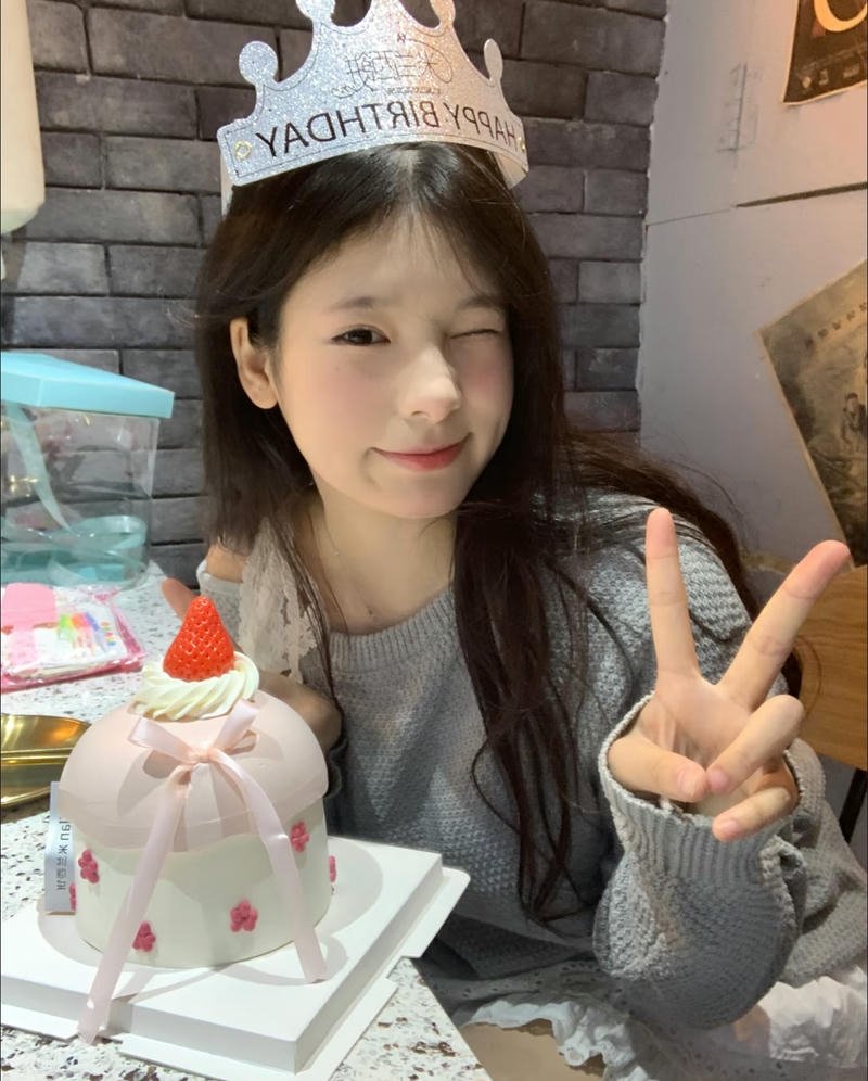 Elegant pinterest vibe birthday girl dp with soft themes