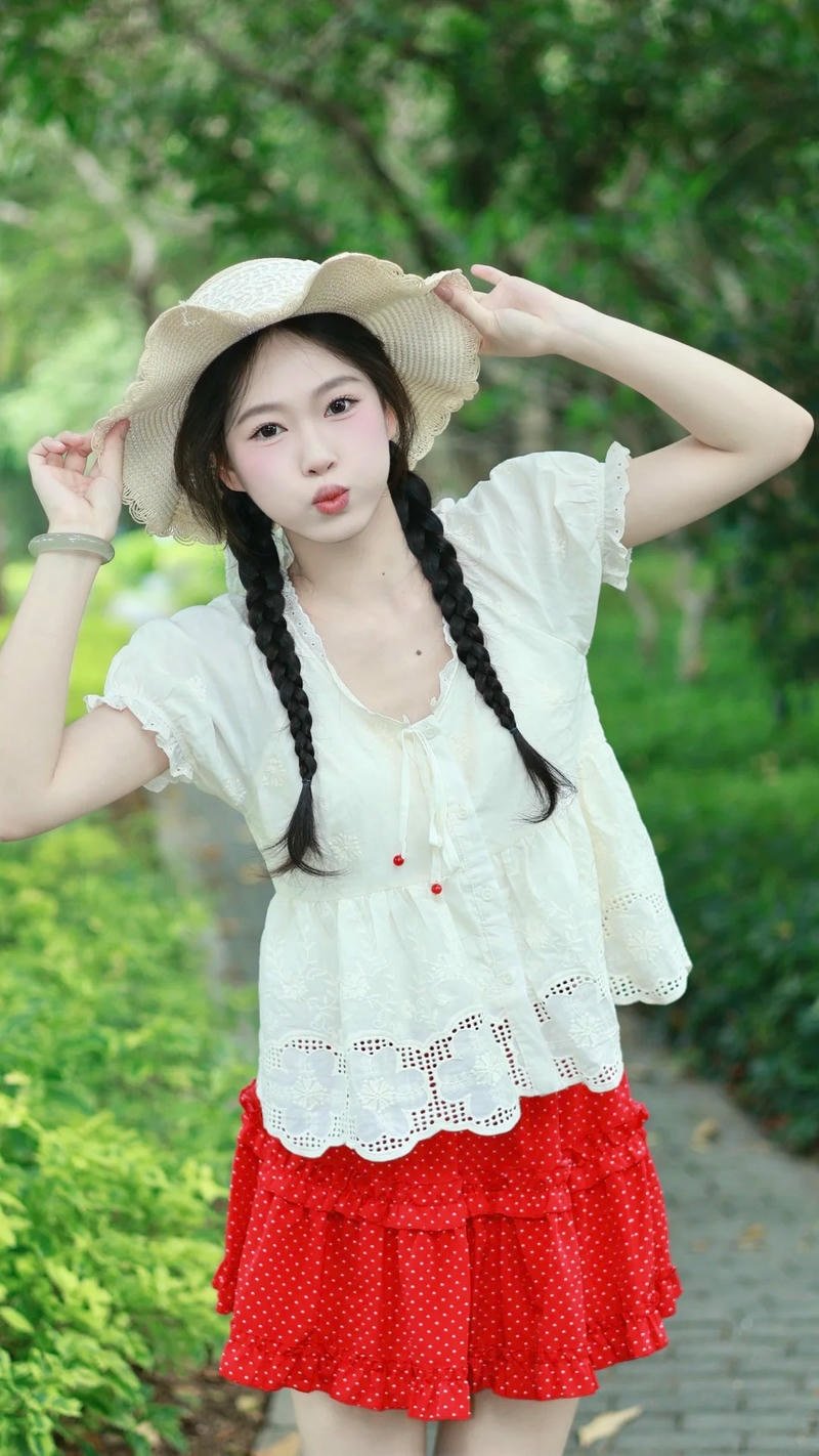 Glow up style girl dp with trendy fashion inspiration