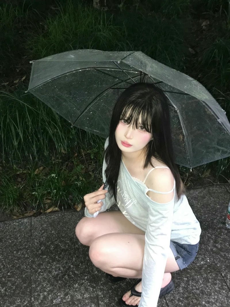 Grey mood vibes monsoon dp for girl with elegance