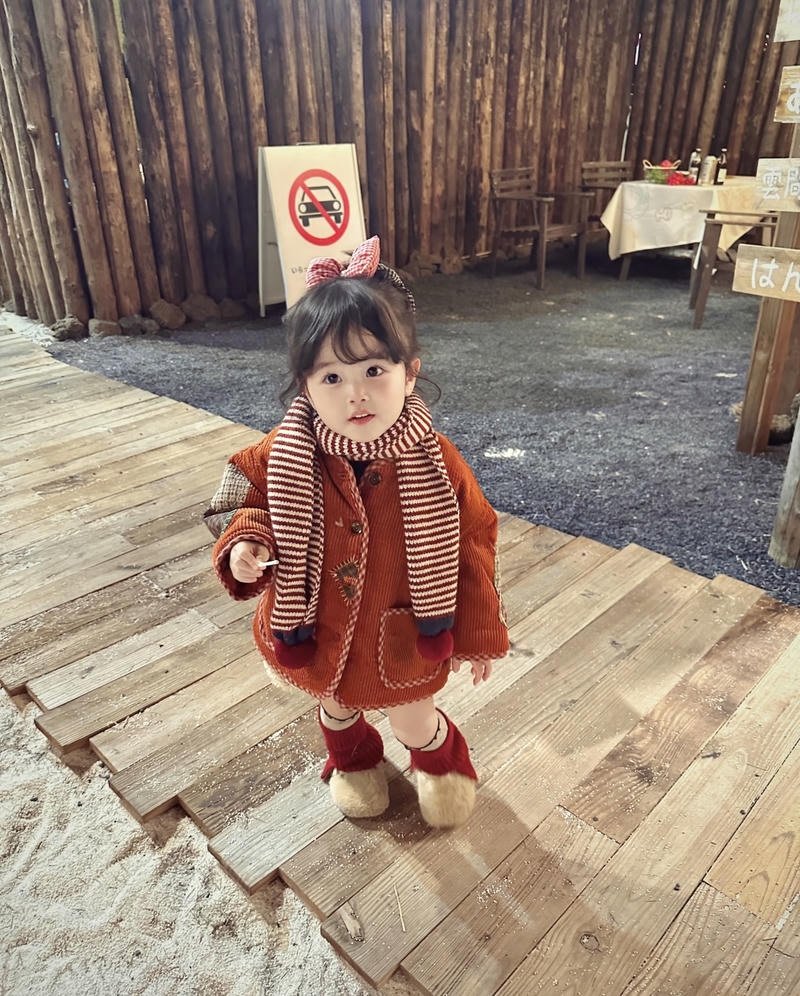 Mini pinterest mood small girl dp with classy aesthetics