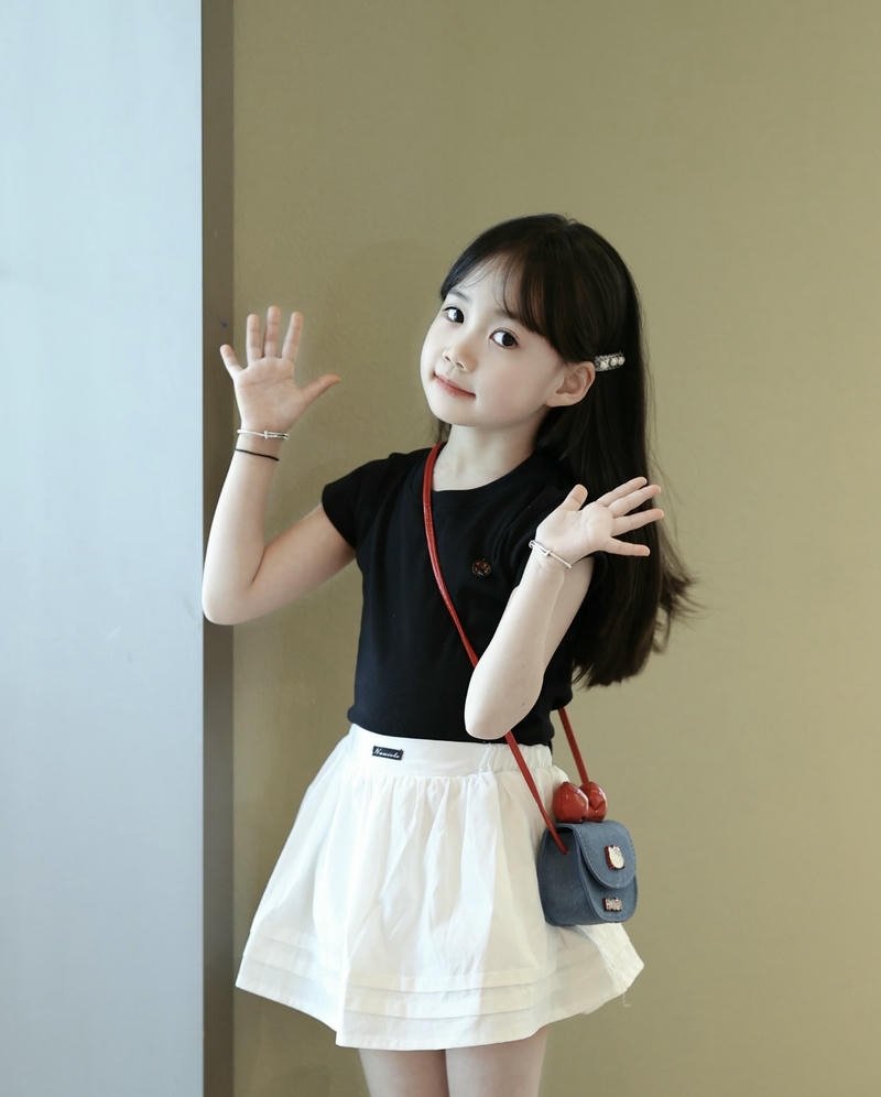 Mini softcore aesthetic small girl dp for pinterest users