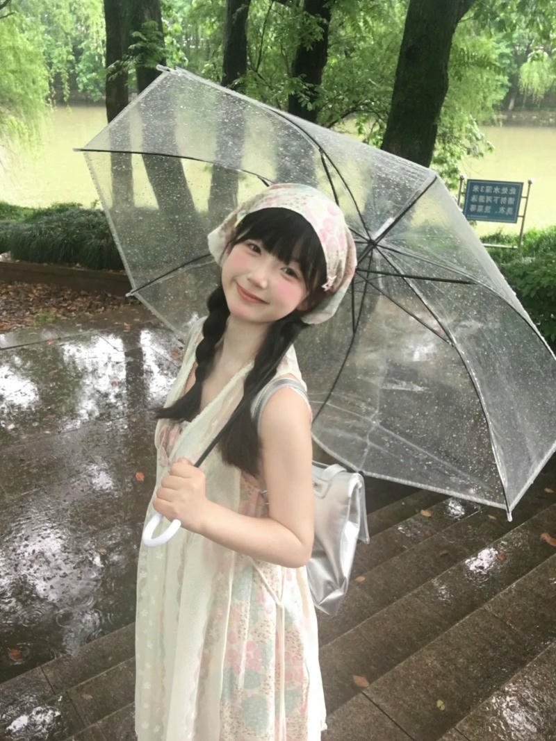 Raincore aesthetic monsoon dp for girl instagram themes