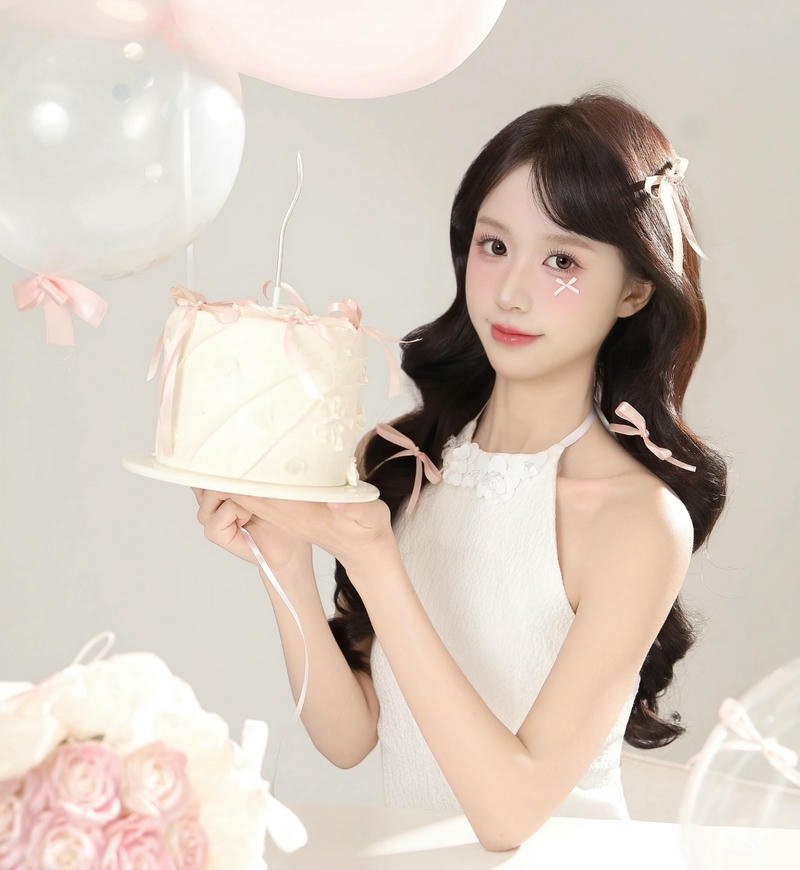 Soft golden sparkle birthday girl dp with dreamy edits
