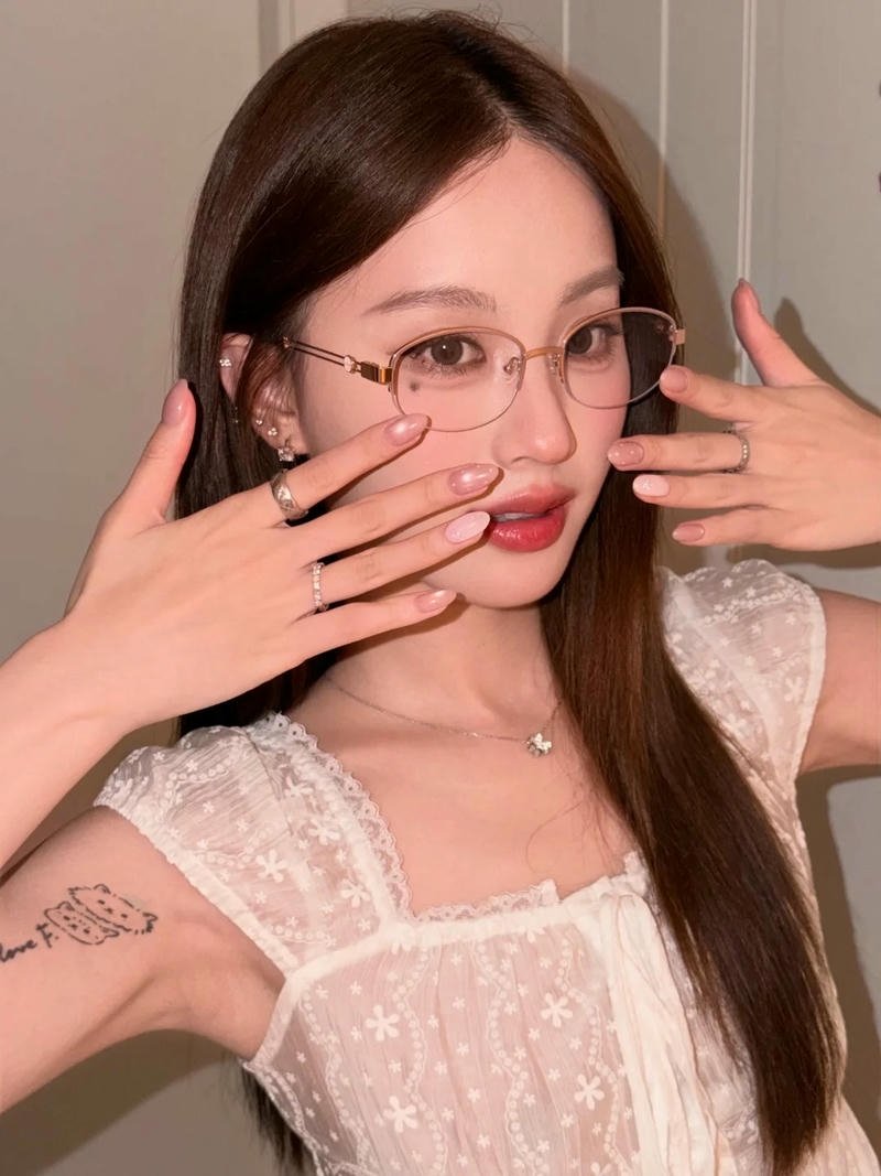 Soft pink outfit girl style pic dp aesthetic style