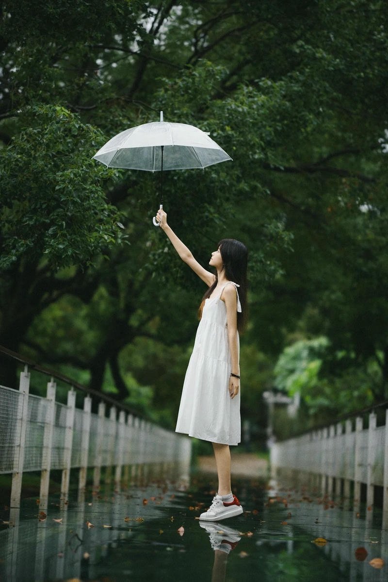 Soft thunder edits monsoon dp for girl with sparkles