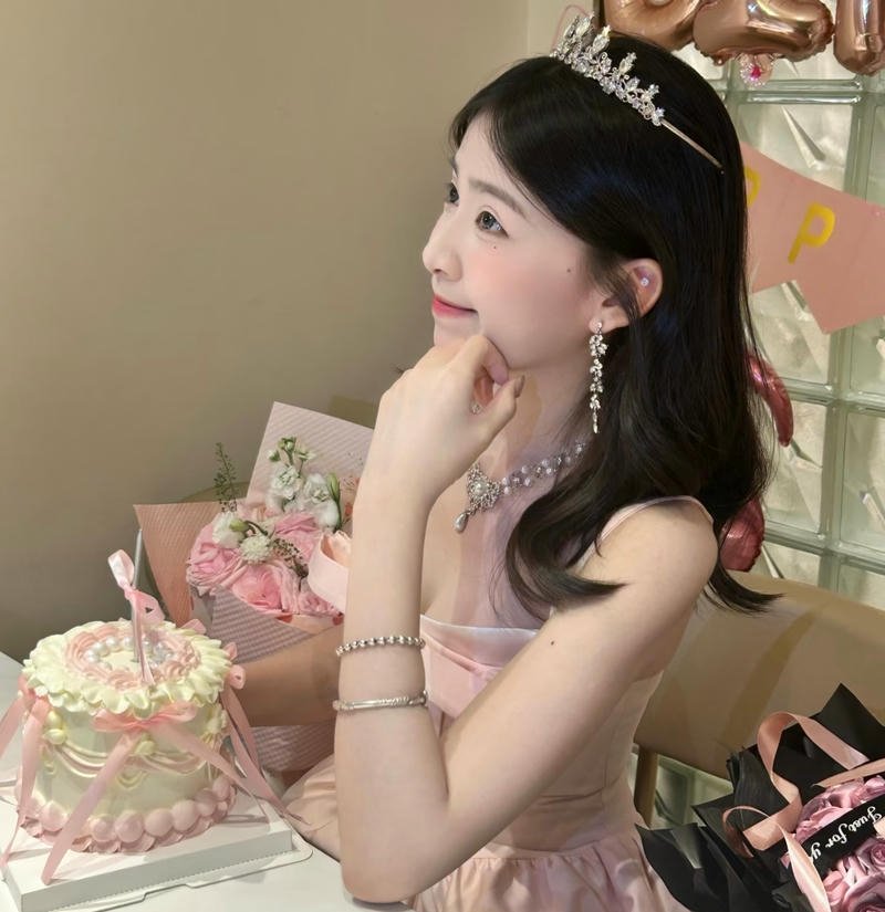 Stylish celebration theme birthday girl dp with soft glow