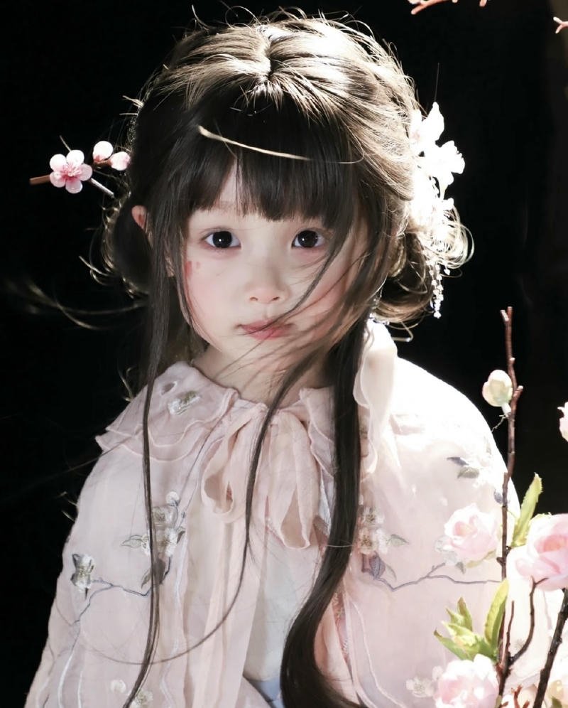 Sweet pastel queen small girl dp for trendy profiles