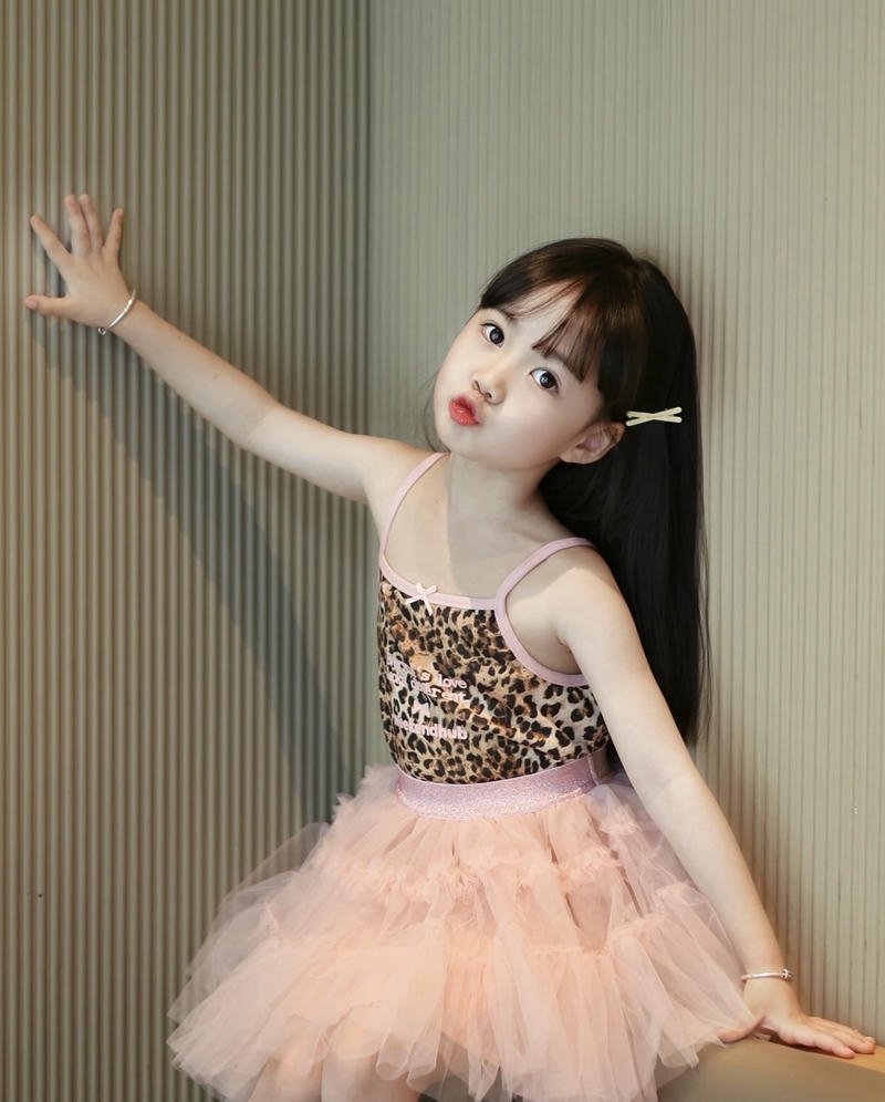 Tiny rose theme small girl dp for elegant profiles