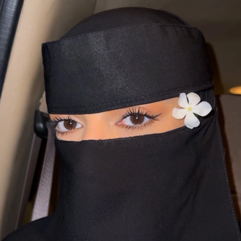 adorable profile picture featuring cute burkha girl dp_