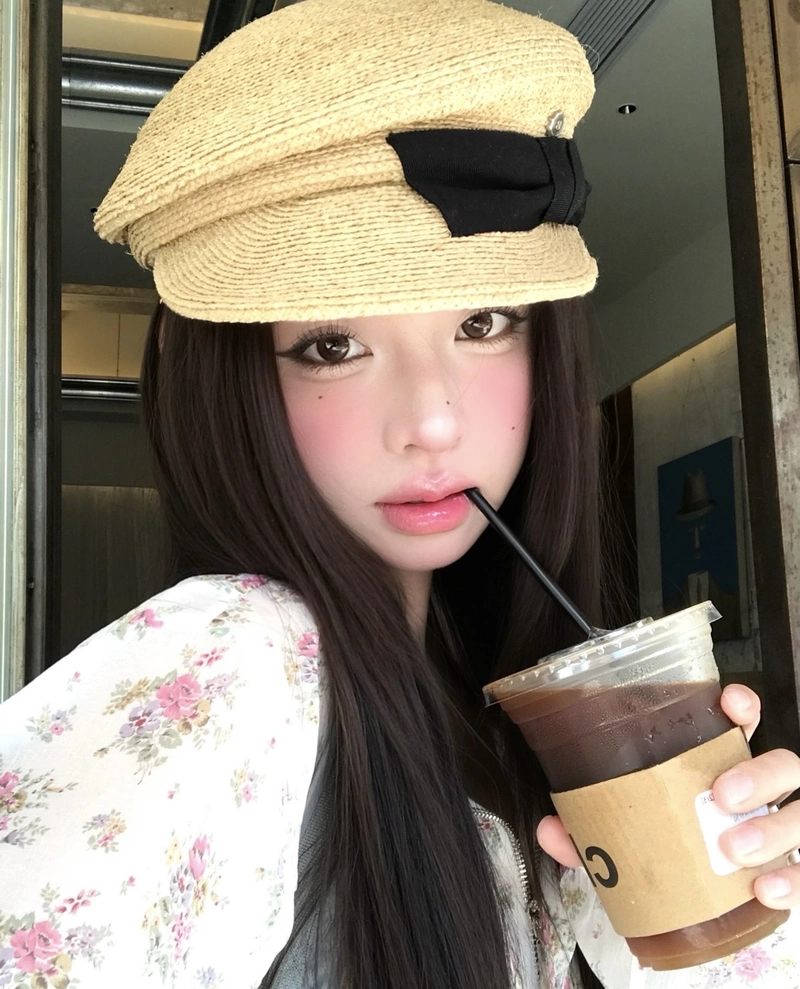 aesthetic social profile using real girl pic for fb dp