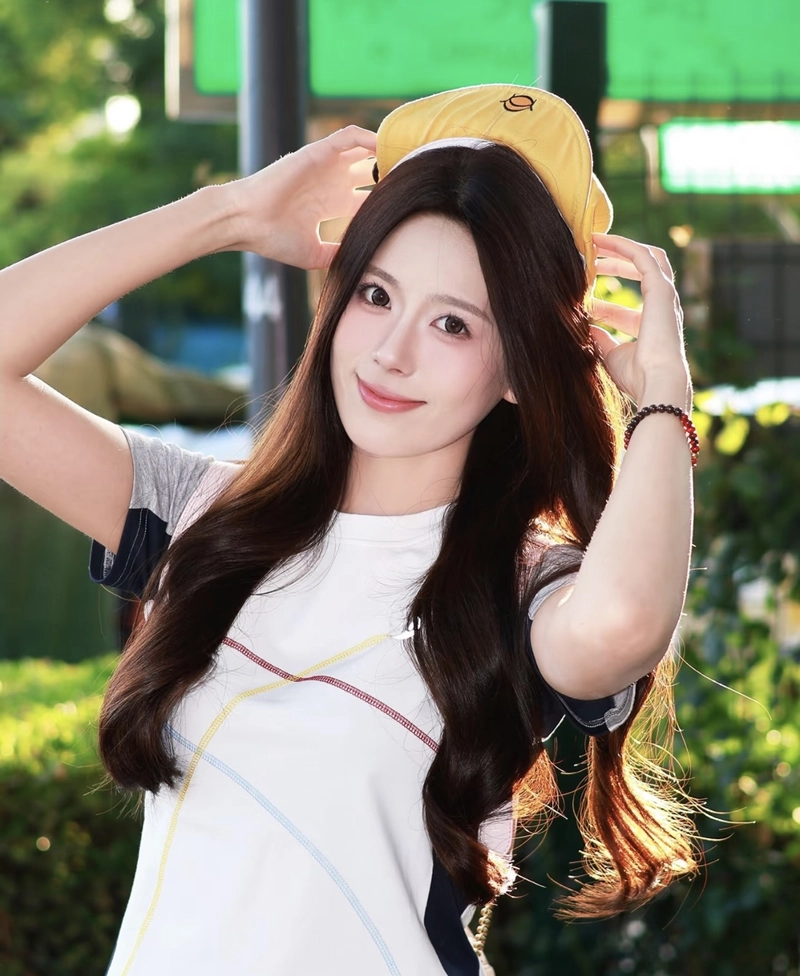 awesome dp for girls with a bright happy smile
