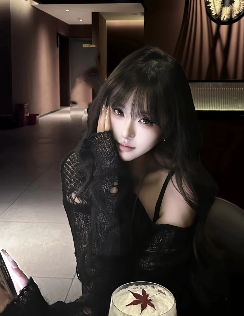 beautiful modern looks featured in fashion girl dp