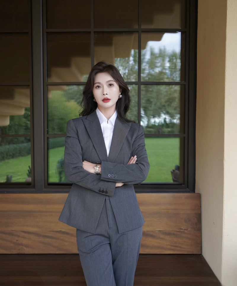 beautiful suit dp girl with timeless fashion appeal_