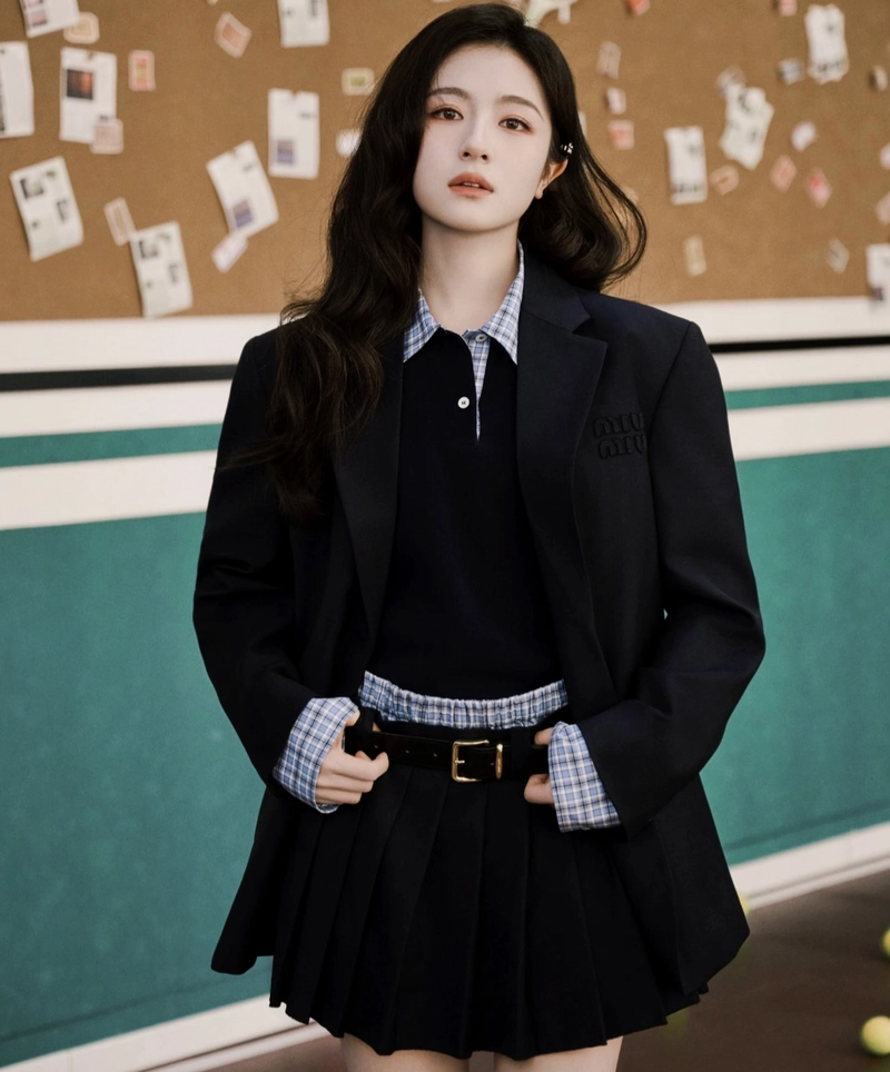 bold profile inspiration through a stylish suit dp girl