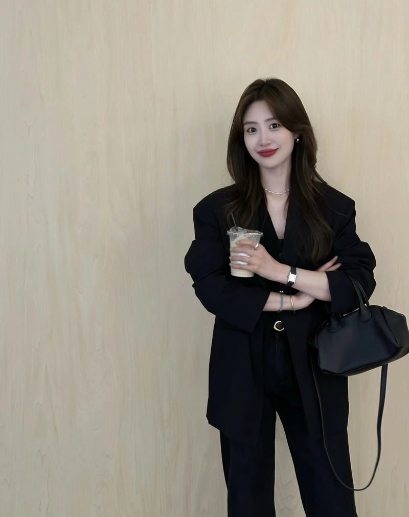 boss lady confidence reflected through suit girl dp