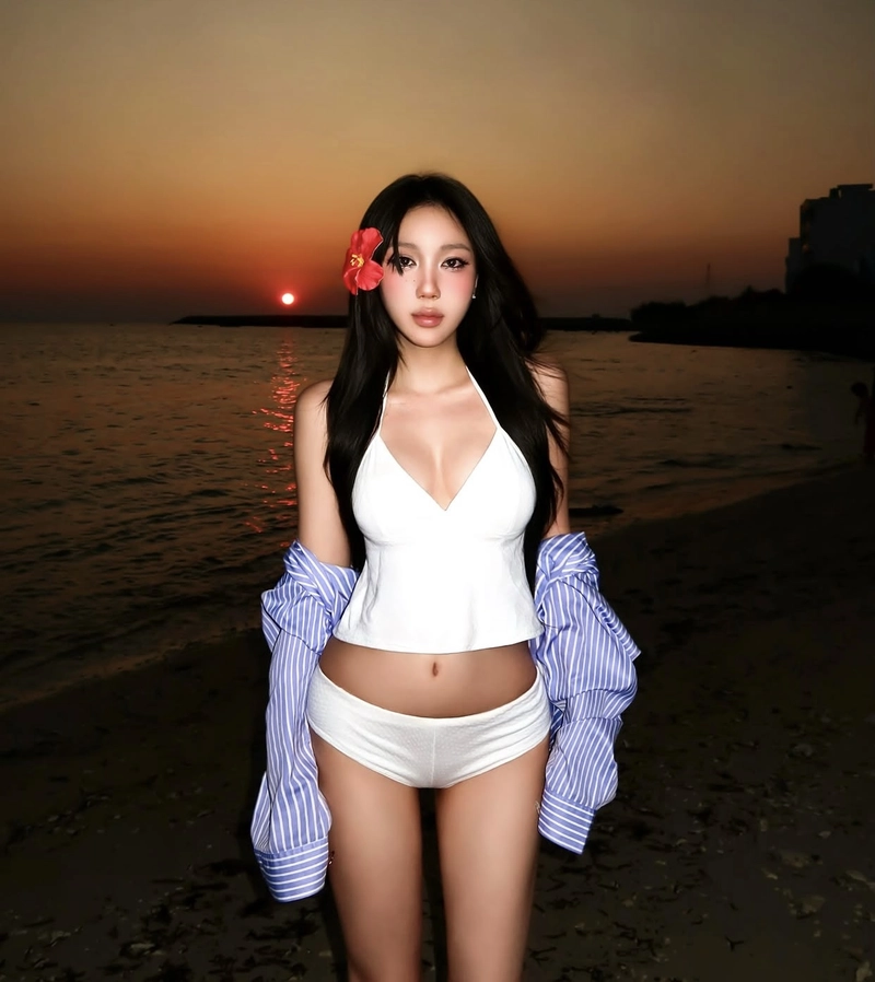 charming visual appeal of a hot girl image dp