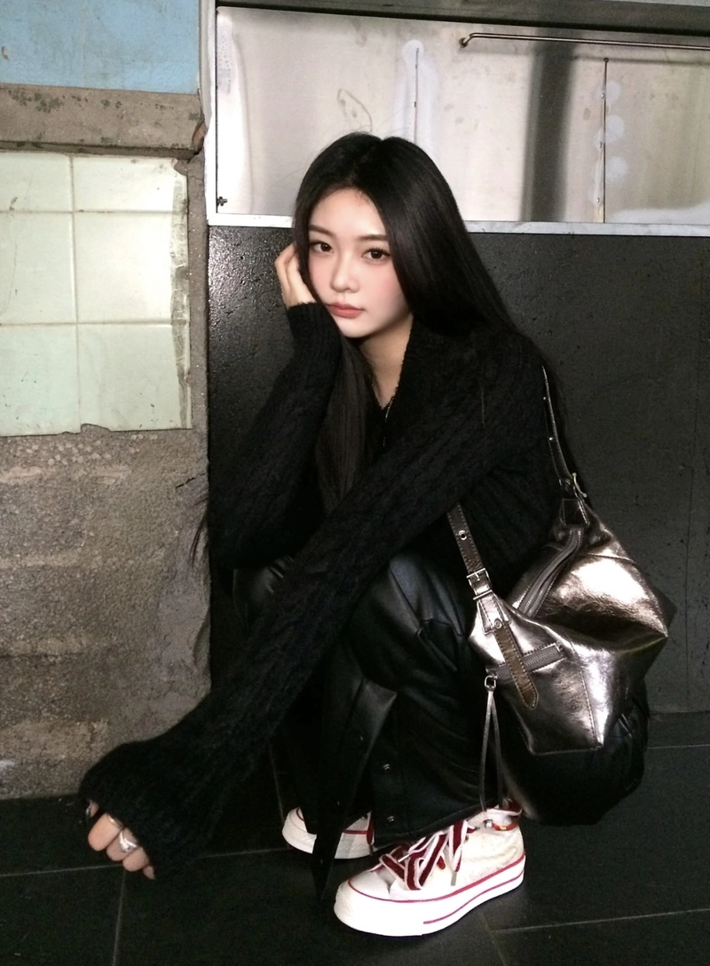 charming visual appeal with fashion girl dp