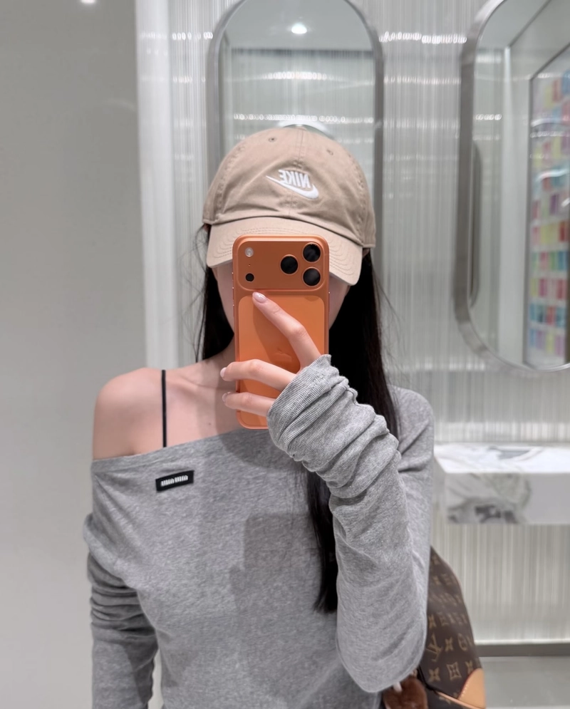 cute and classy selfie moments in iphone girl dp