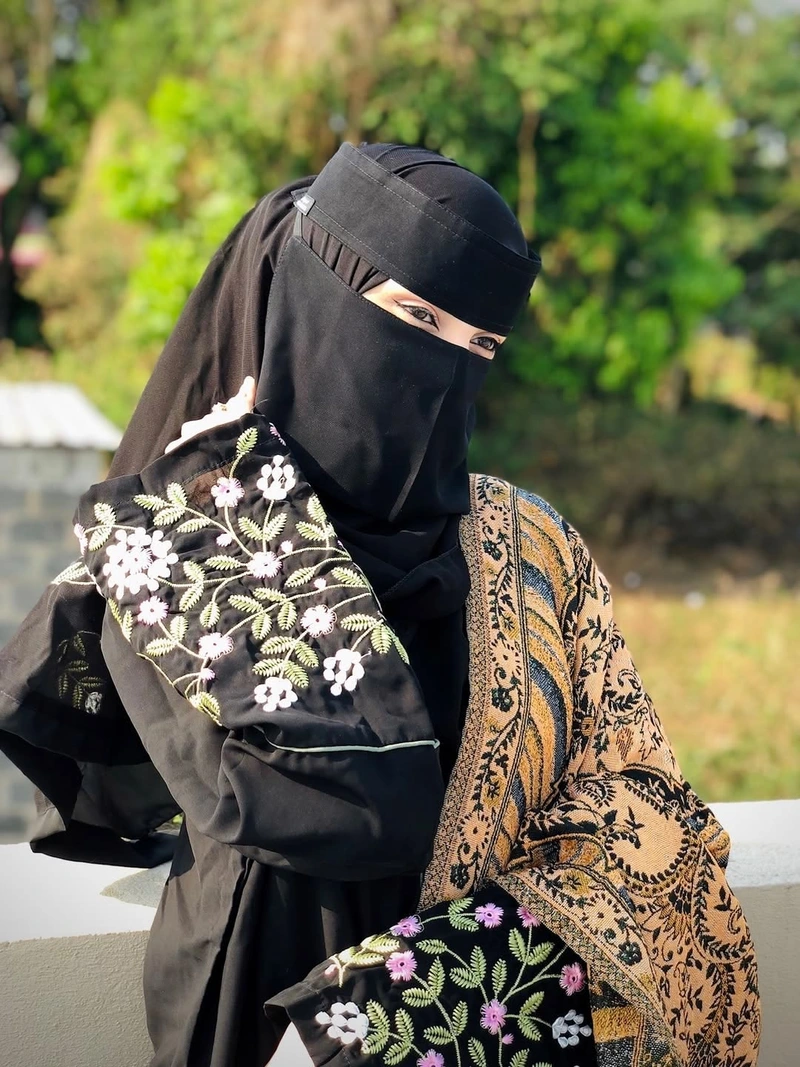 cute and modest burkha girl dp for girls