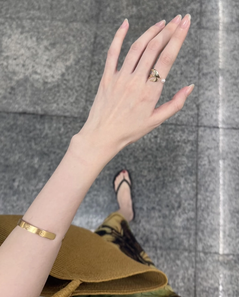 cute photography inspiration from girls hand dp (1)