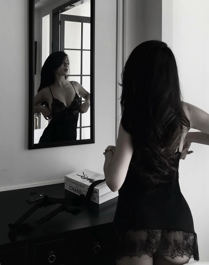 dashing girl dp featuring confidence in every expression