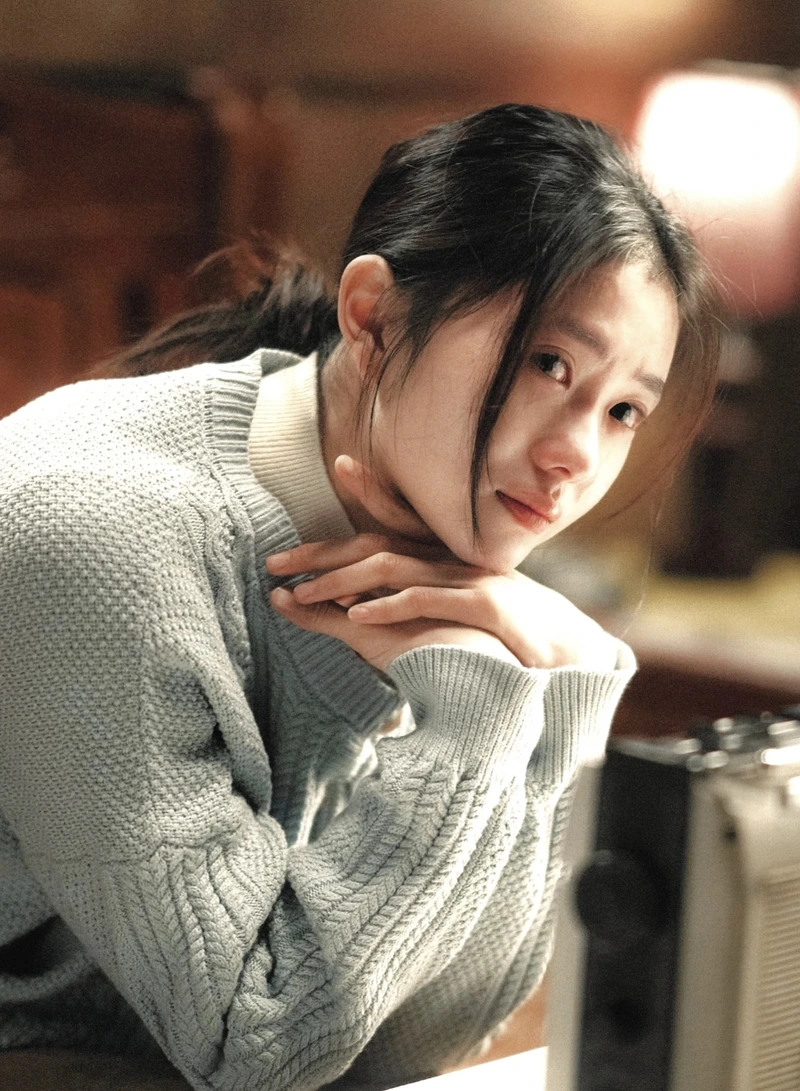 deep emotional aesthetics with sad dp of girl