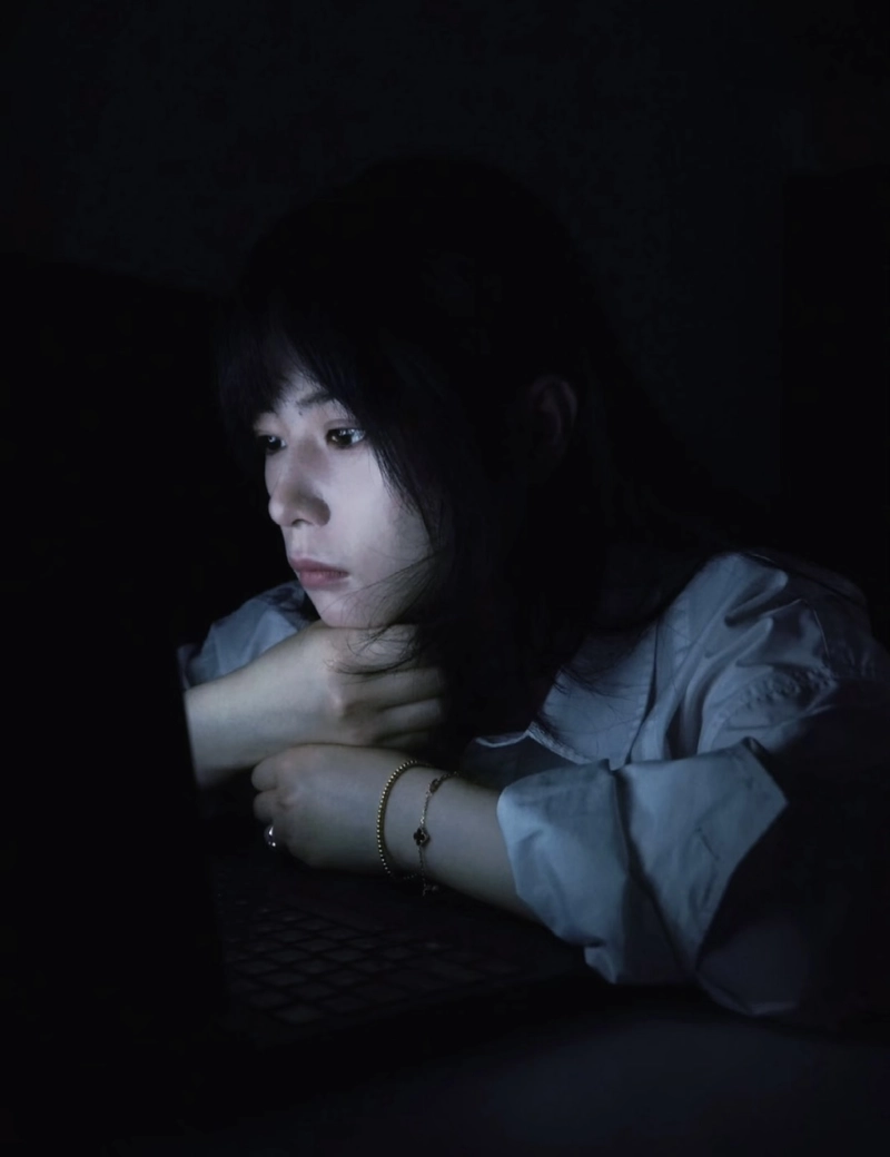 deep feelings expressed in sad dp of girl