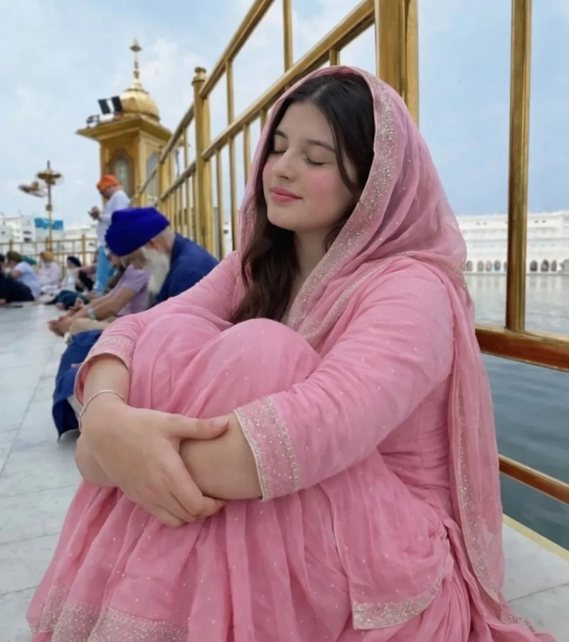 dreamy profile aesthetics with girls ki dp
