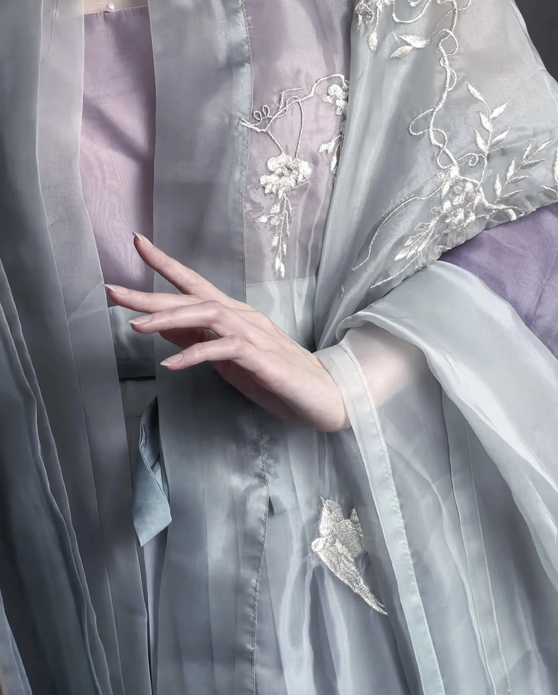 dreamy social media inspiration through girls hand dp