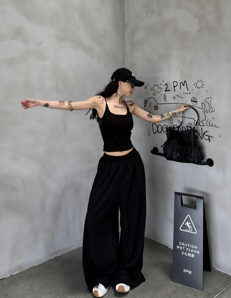 elegant fashion aesthetics highlighted in fashion girl dp