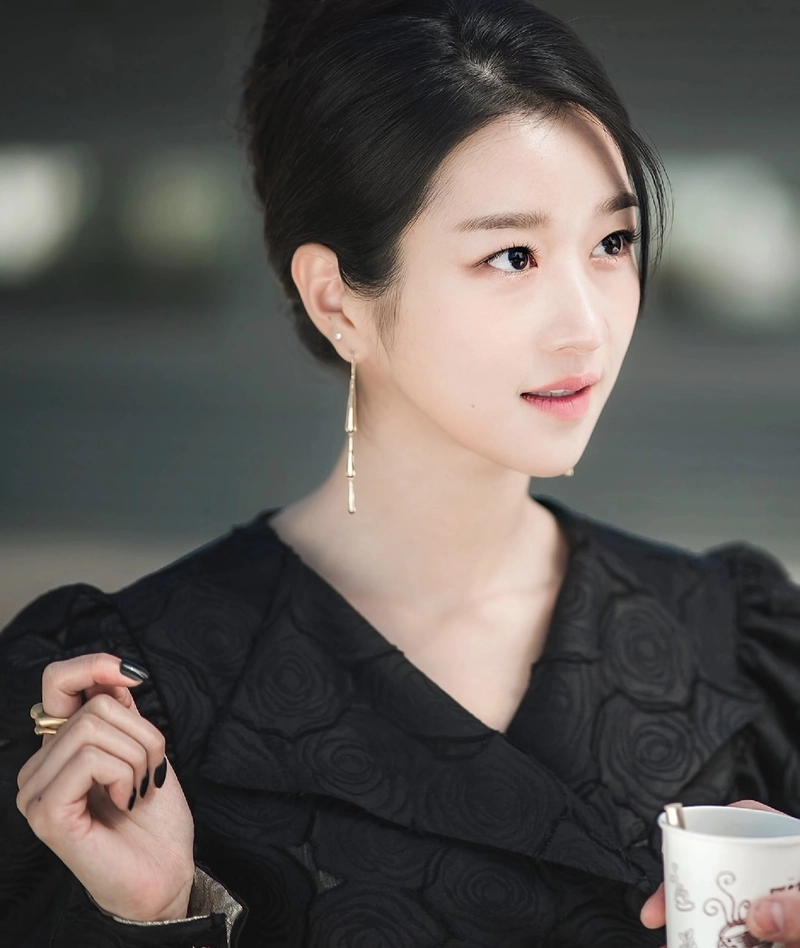 elegant portrait featuring girls power dp vibes