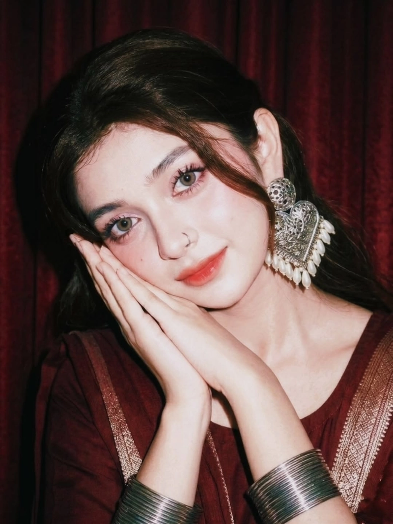 elegant traditional attire featured in rajput dp for girl