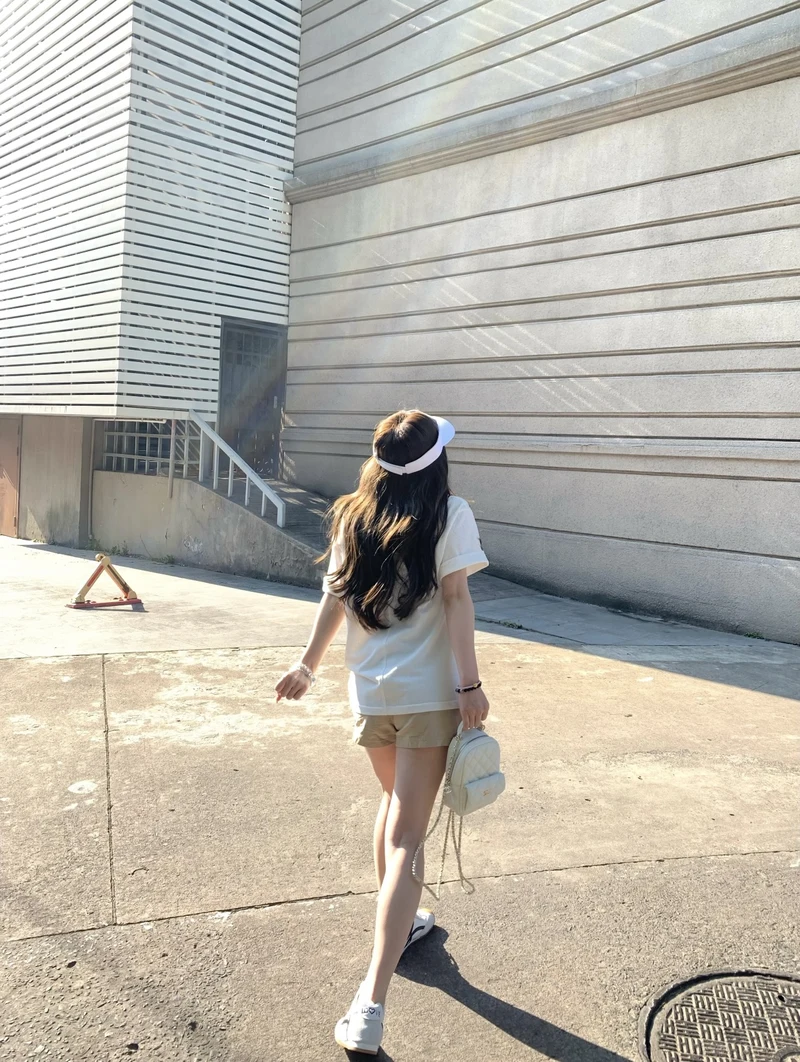 elegant travel memories captured as back pic of girl for dp