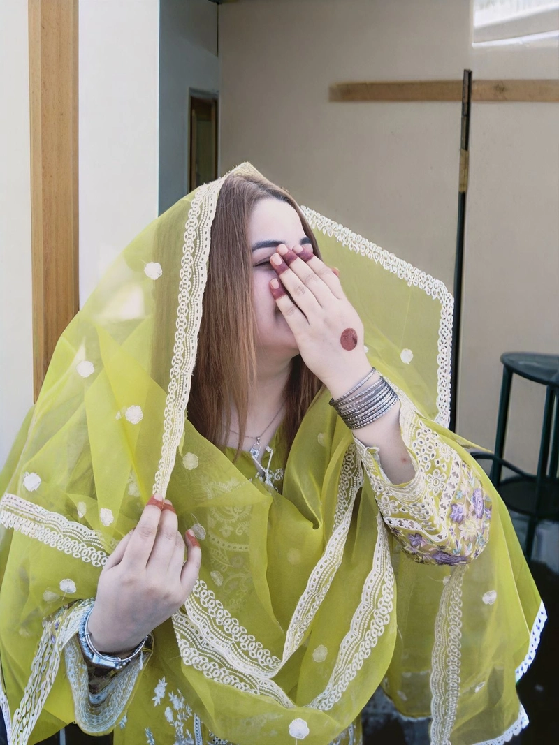 fashion forward vibes featured in girls ki dp