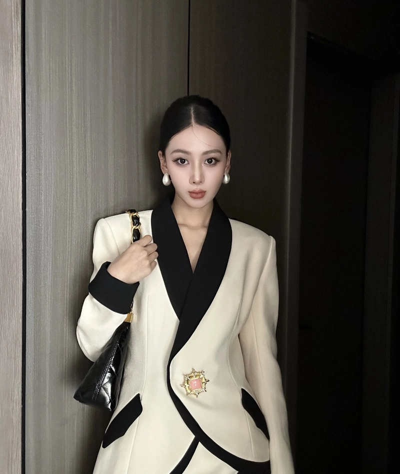 fashion inspired profile using girls power dp