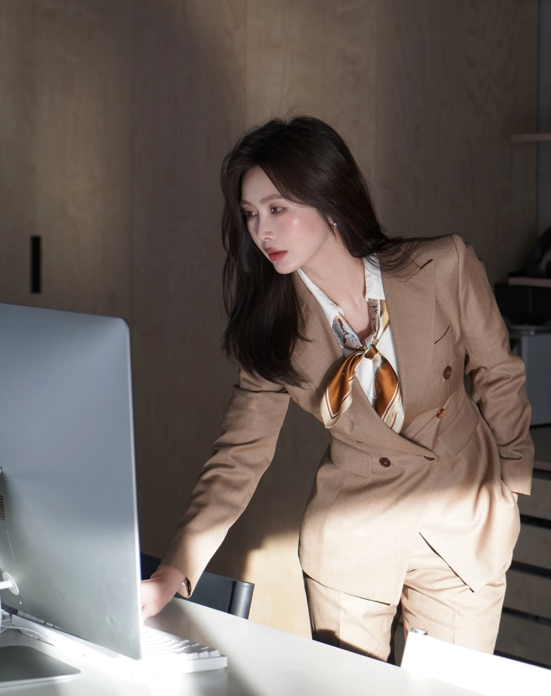 fashionable corporate vibes through suit girl dp