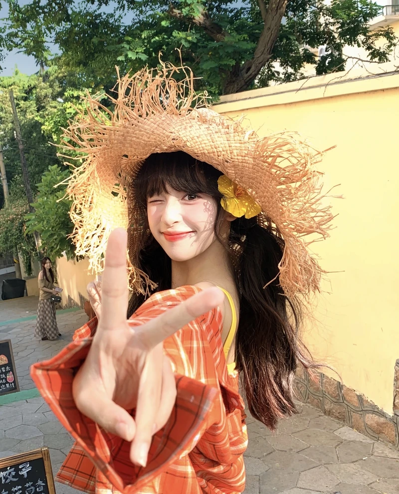 fashionable lifestyle captured in real girl pic for fb dp
